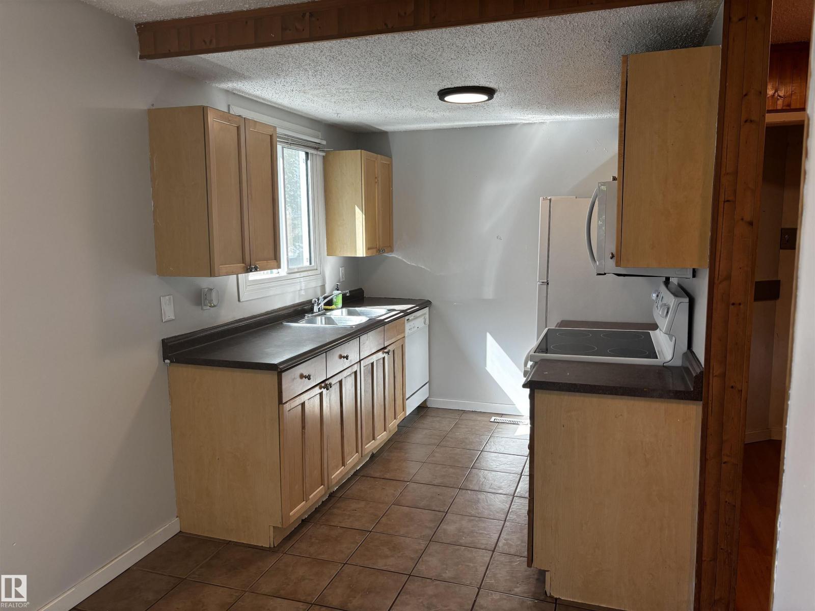 Photo 16 of 5446 144 B Av Nw, Edmonton AB
