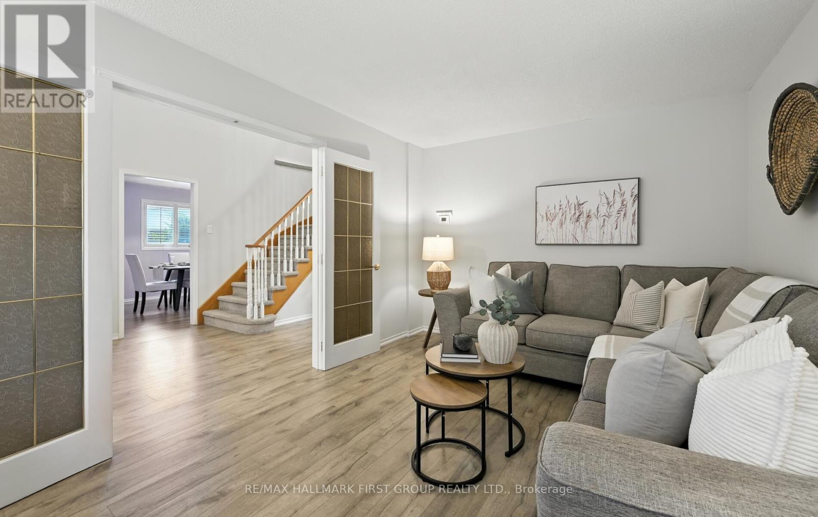Photo 11 of 15 Ribblesdale Drive, Whitby ON