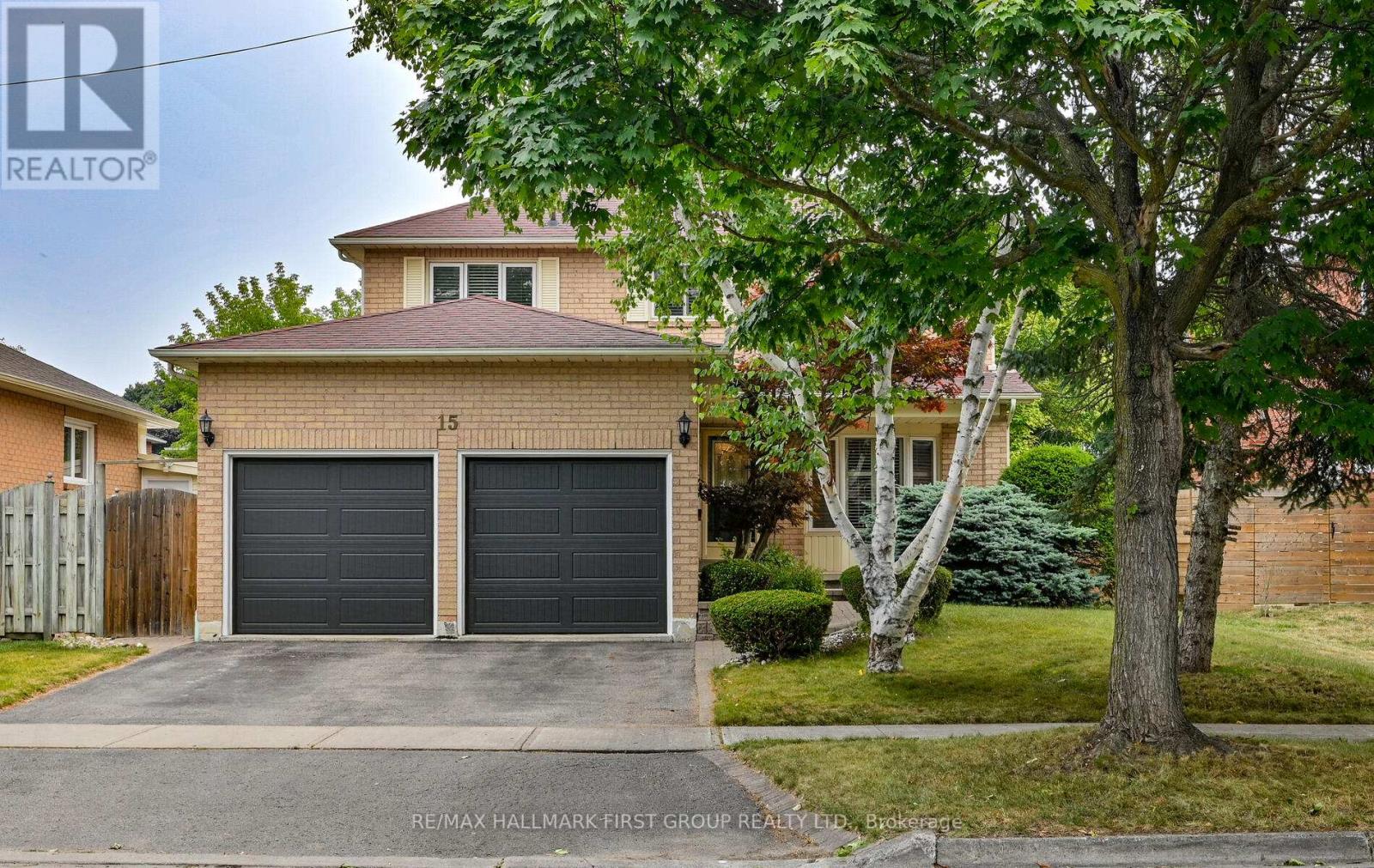 Photo 3 of 15 Ribblesdale Drive, Whitby ON