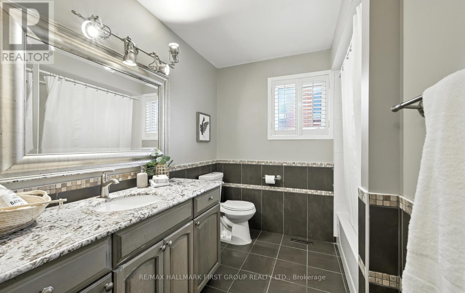 Photo 33 of 15 Ribblesdale Drive, Whitby ON