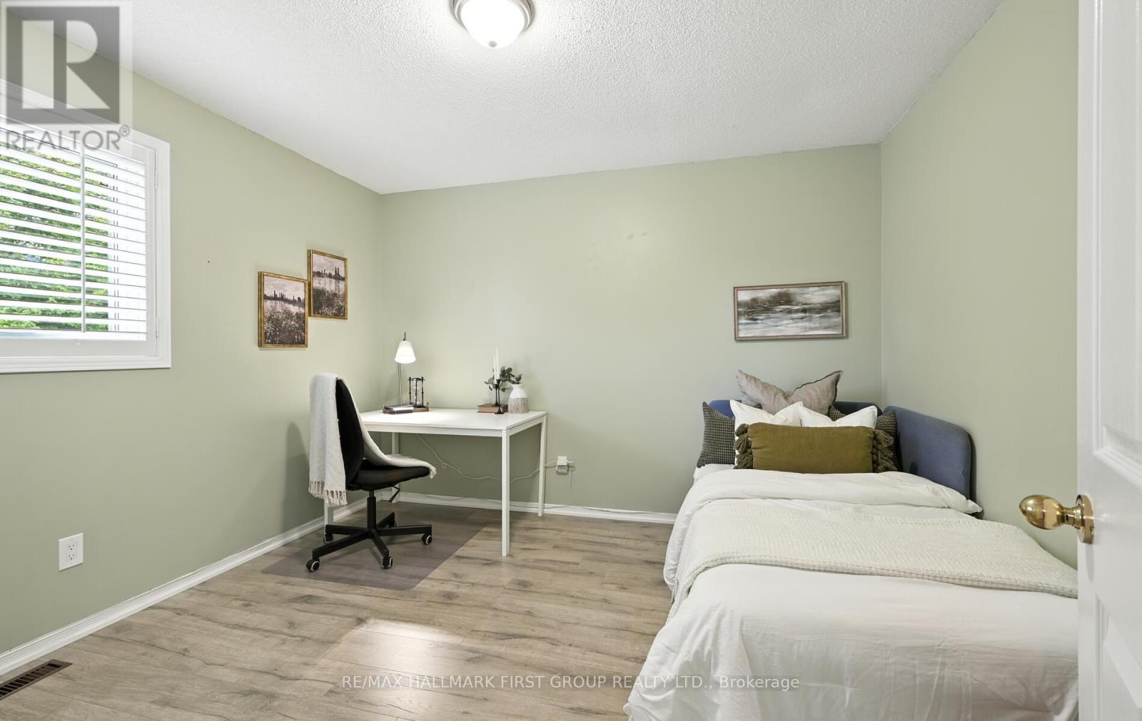 Photo 29 of 15 Ribblesdale Drive, Whitby ON