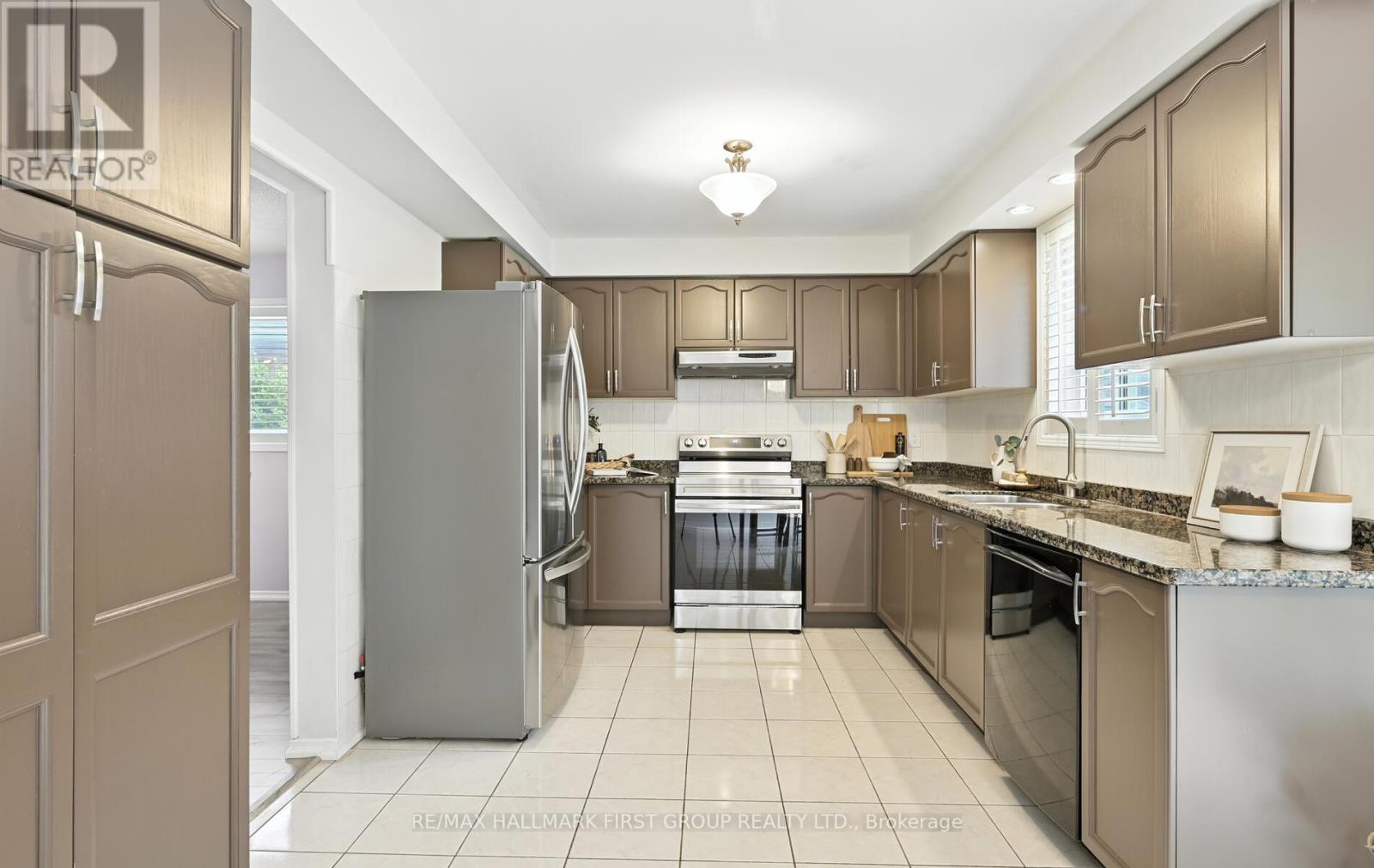 Photo 18 of 15 Ribblesdale Drive, Whitby ON