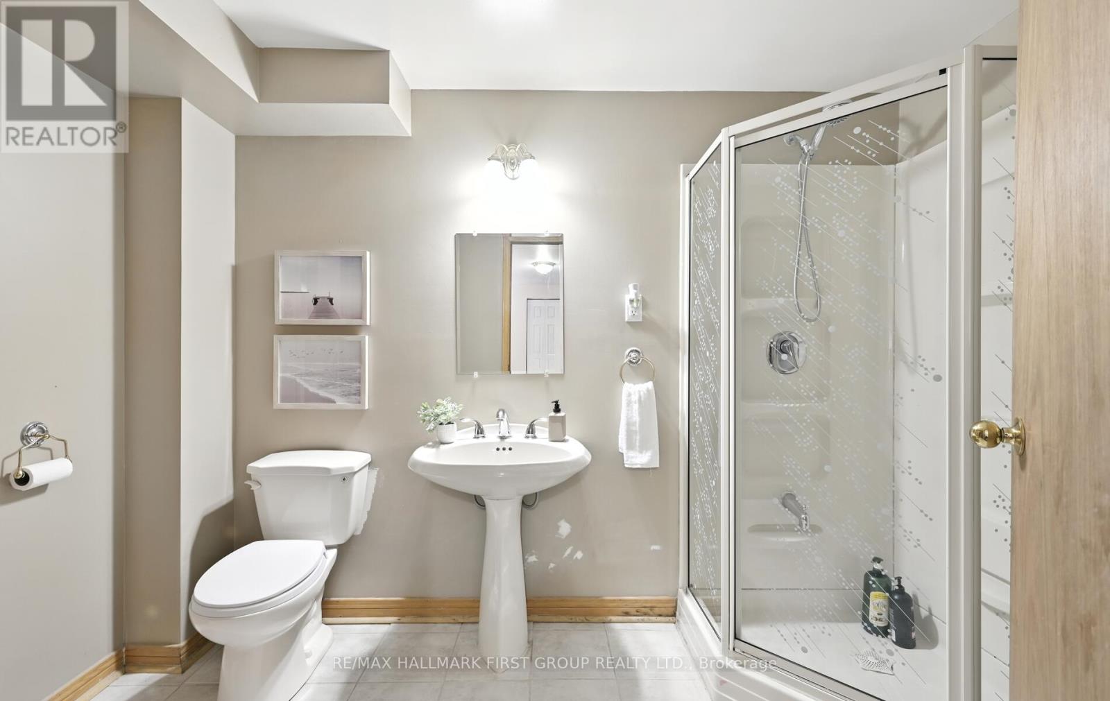 Photo 36 of 15 Ribblesdale Drive, Whitby ON