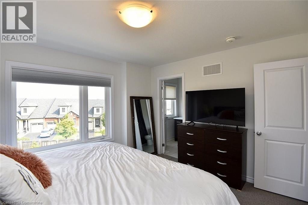 Photo 4 of 54 Capstone Lane, Hamilton ON