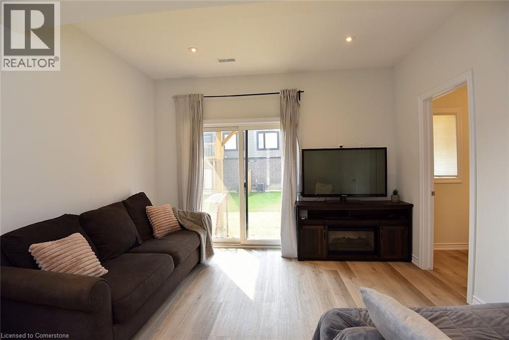 Photo 15 of 54 Capstone Lane, Hamilton ON