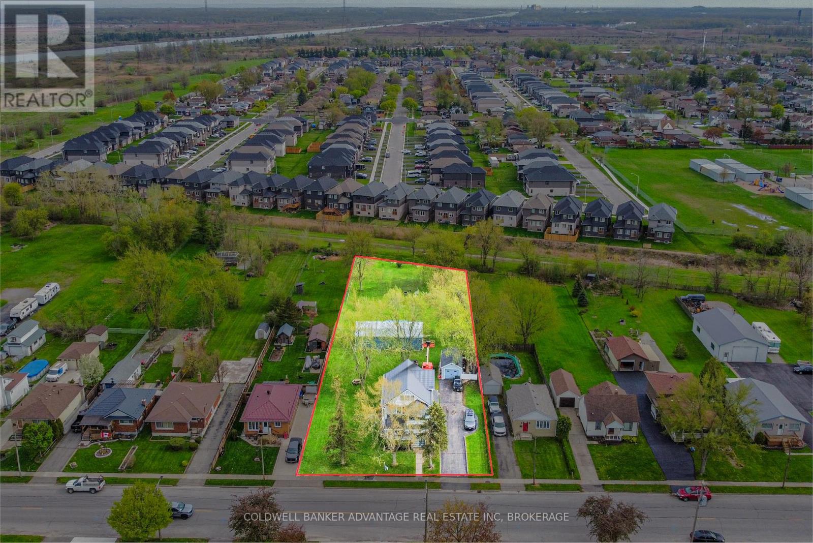 Photo 6 of 1048 Ontario Road, Welland ON