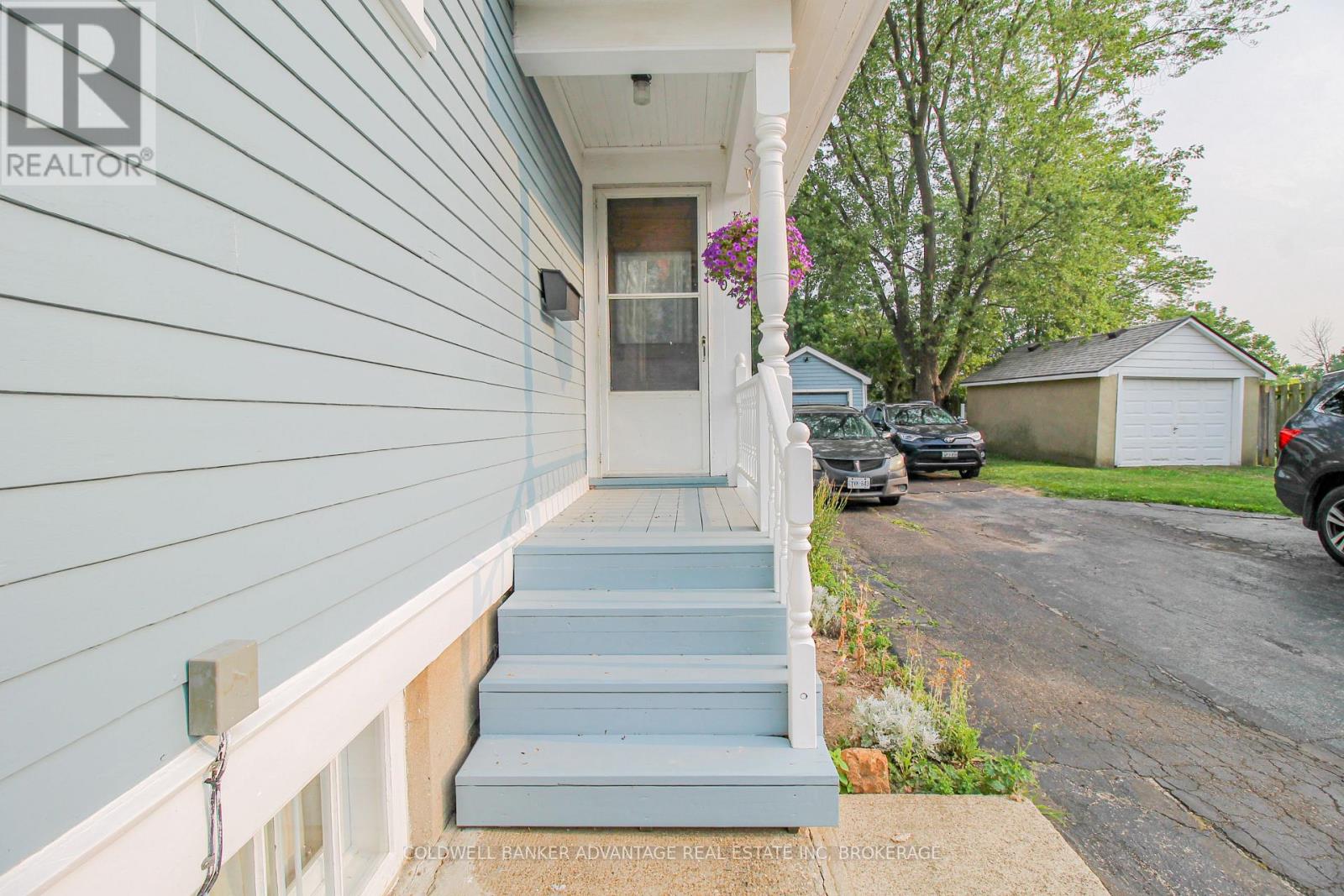 Photo 5 of 1048 Ontario Road, Welland ON