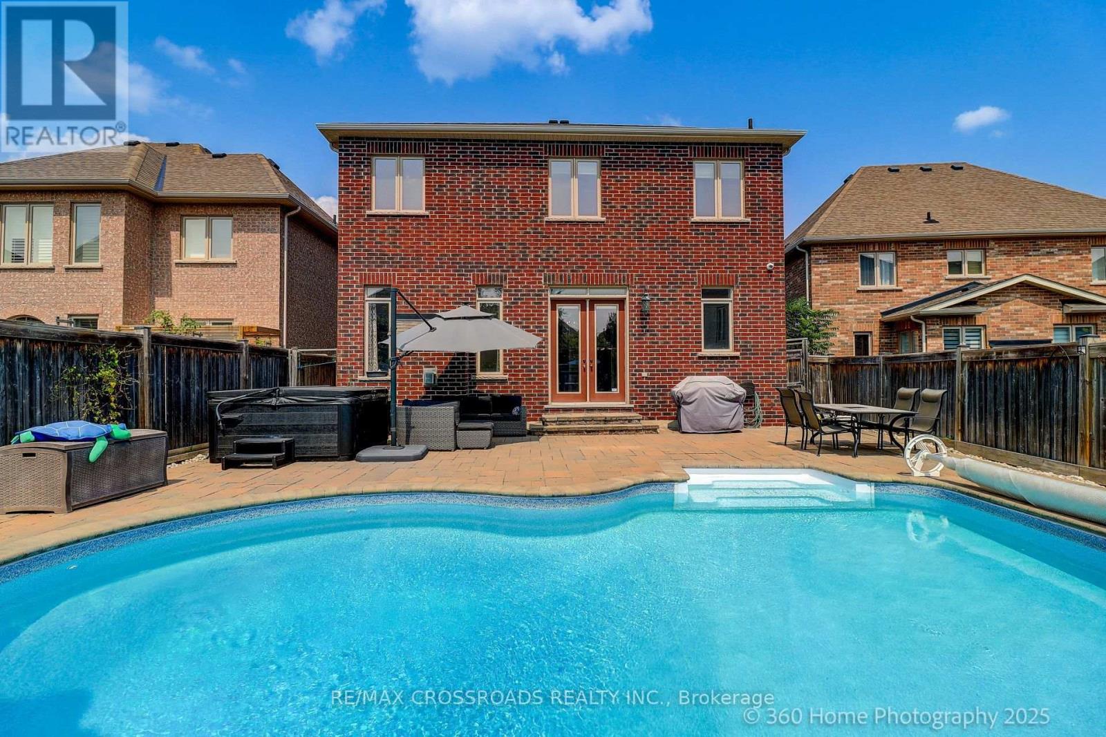Photo 42 of 6 Prince Michael Court, Caledon ON