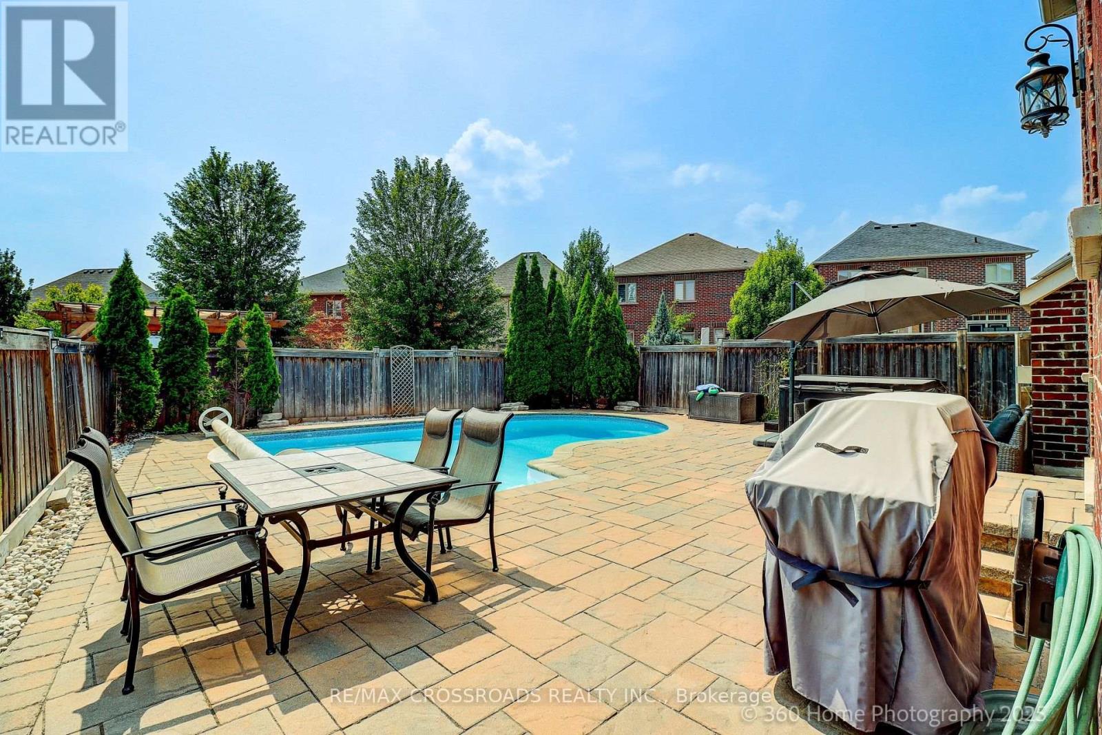 Photo 43 of 6 Prince Michael Court, Caledon ON