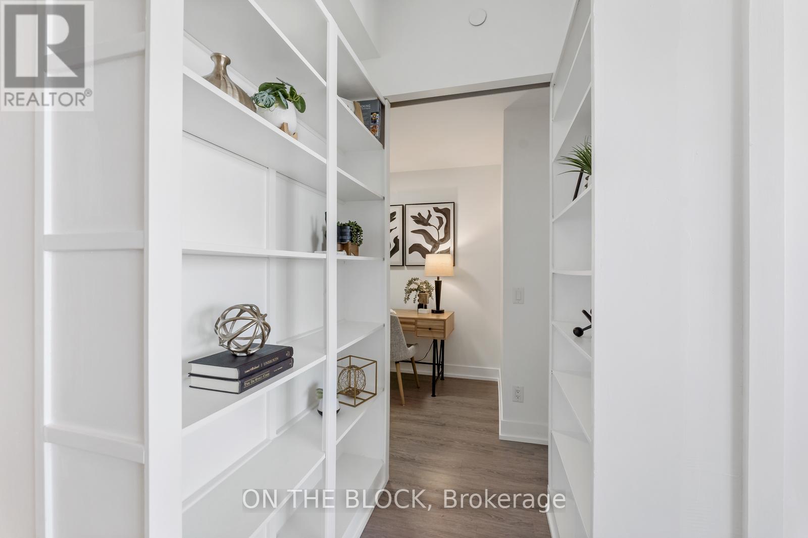 Photo 10 of 5307 7 Grenville Street, Toronto ON