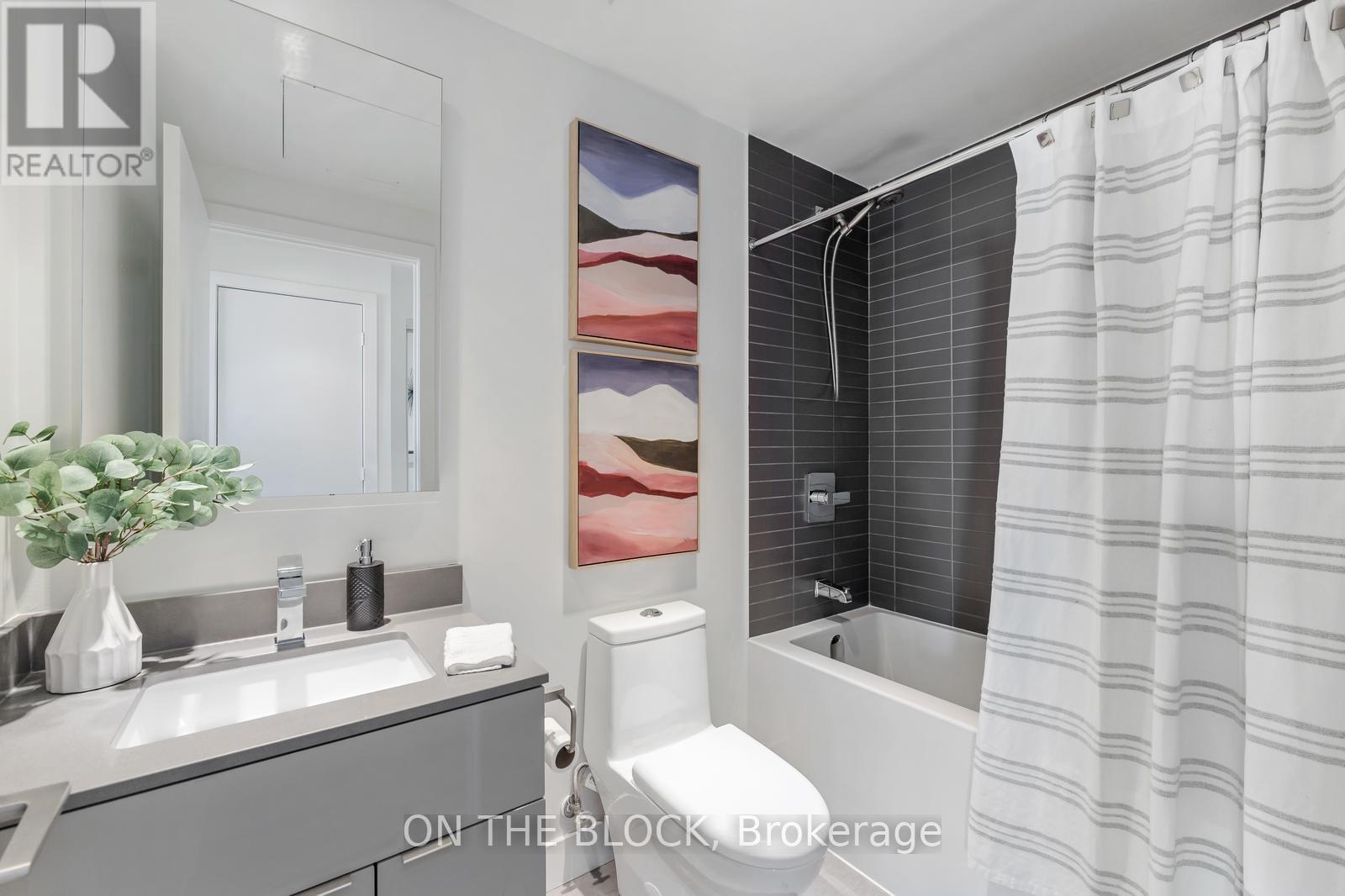 Photo 12 of 5307 7 Grenville Street, Toronto ON