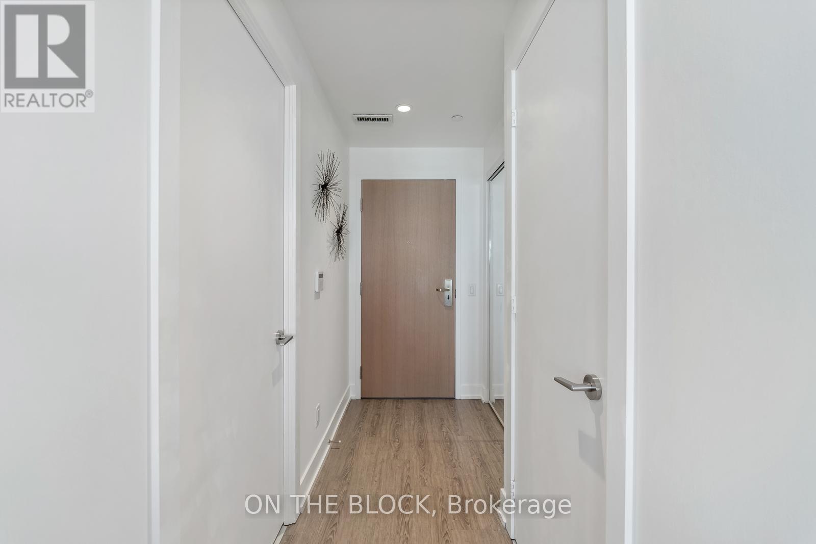 Photo 3 of 5307 7 Grenville Street, Toronto ON