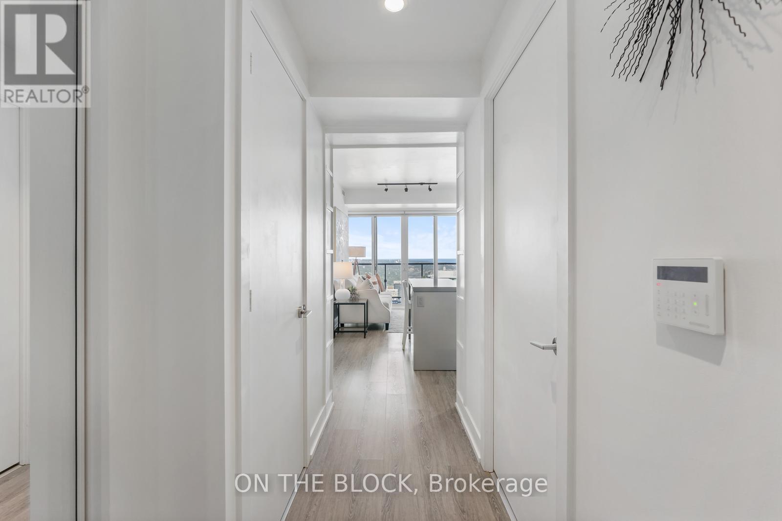 Photo 4 of 5307 7 Grenville Street, Toronto ON