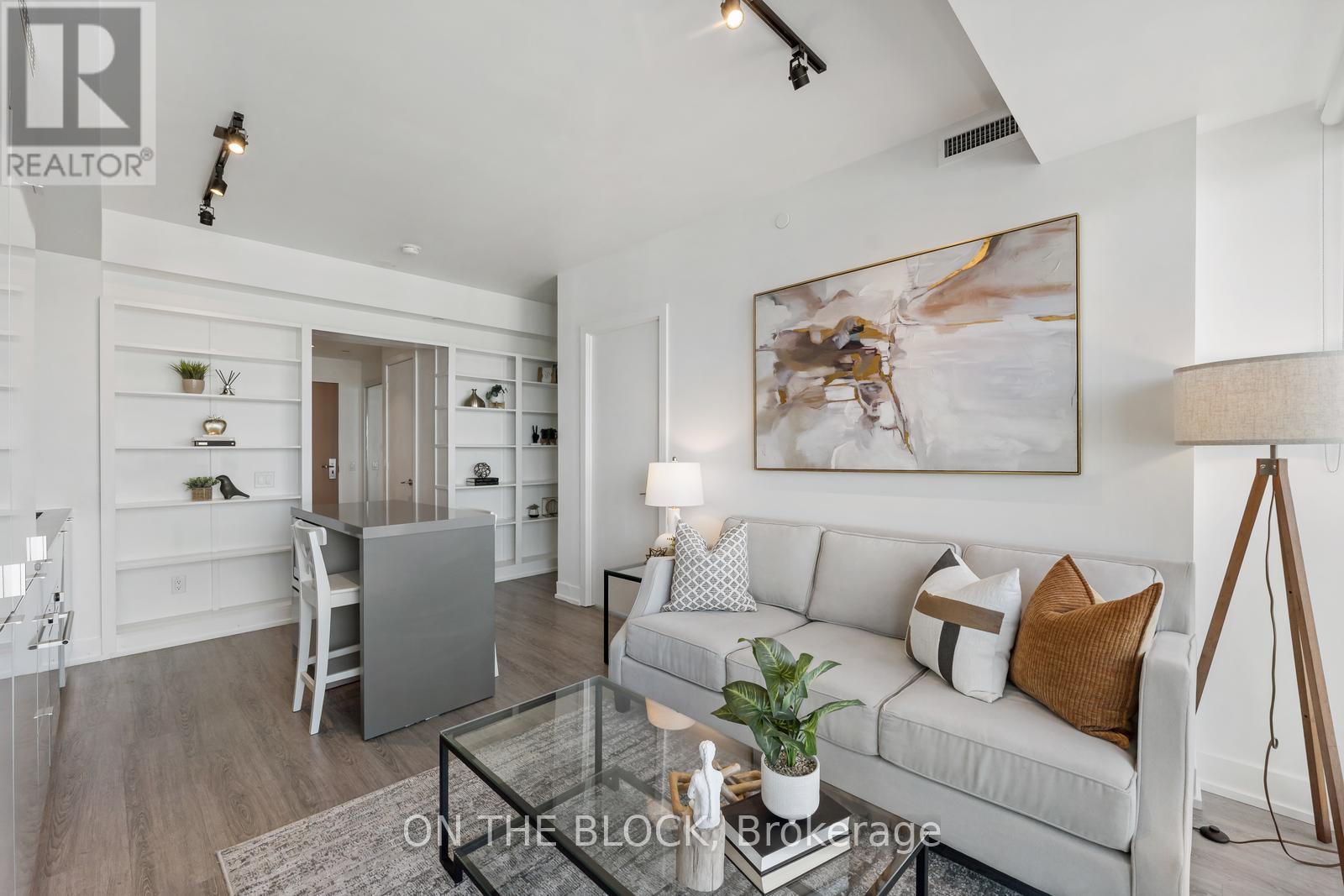 Photo 5 of 5307 7 Grenville Street, Toronto ON