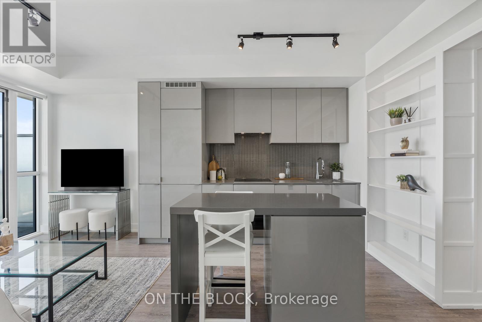 Photo 6 of 5307 7 Grenville Street, Toronto ON