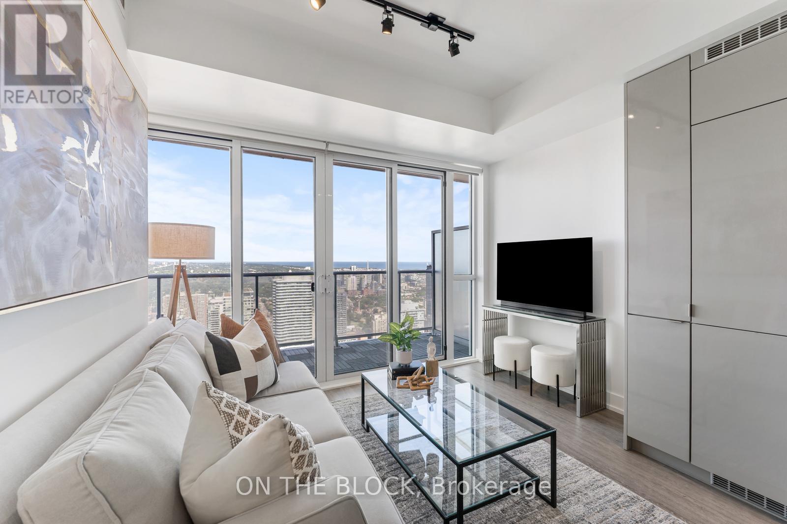 Photo 7 of 5307 7 Grenville Street, Toronto ON