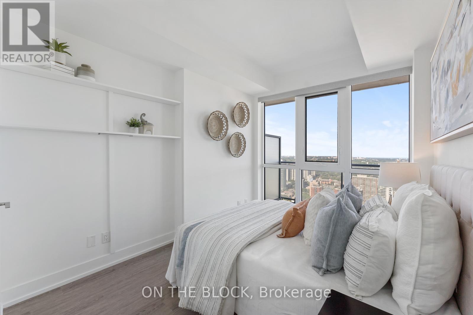Photo 9 of 5307 7 Grenville Street, Toronto ON