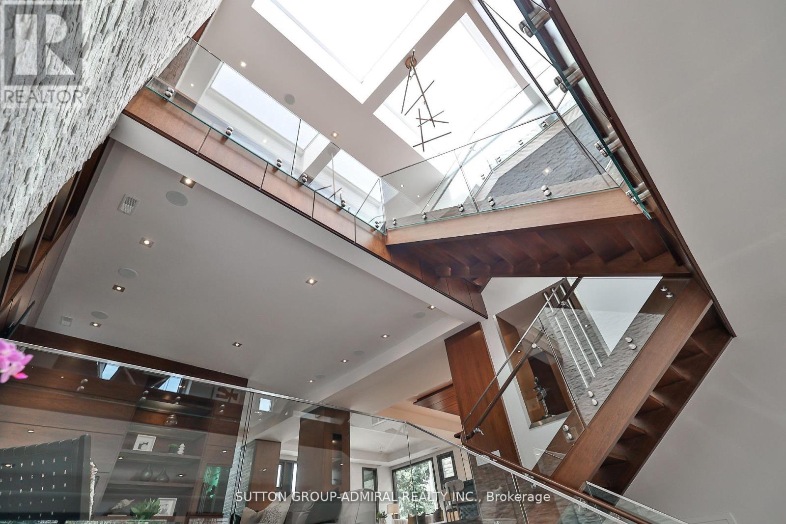 Photo 10 of 415 Douglas Avenue, Toronto ON