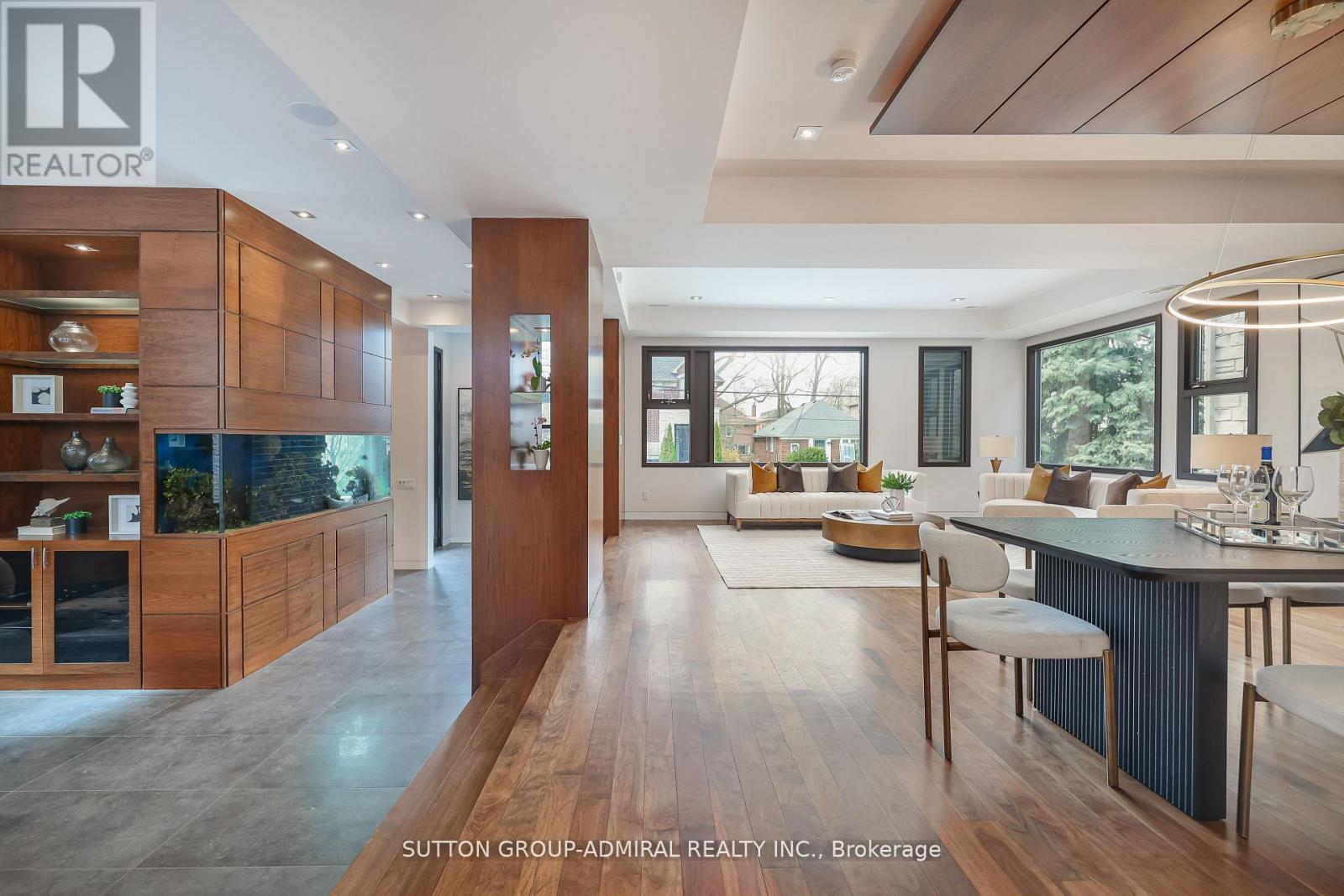Photo 11 of 415 Douglas Avenue, Toronto ON