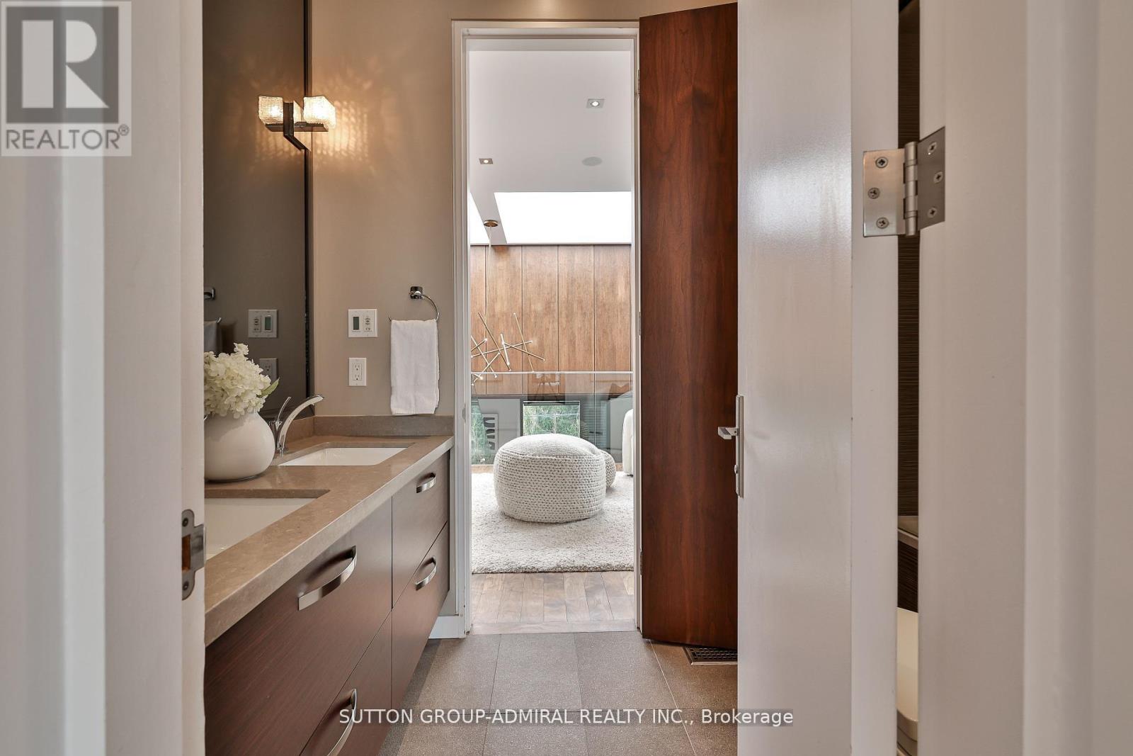 Photo 27 of 415 Douglas Avenue, Toronto ON