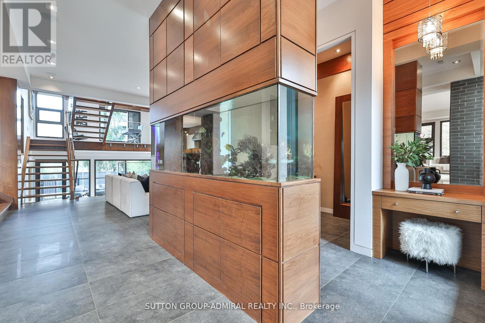 Photo 5 of 415 Douglas Avenue, Toronto ON