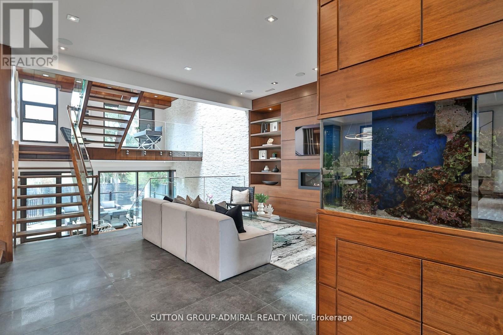 Photo 6 of 415 Douglas Avenue, Toronto ON