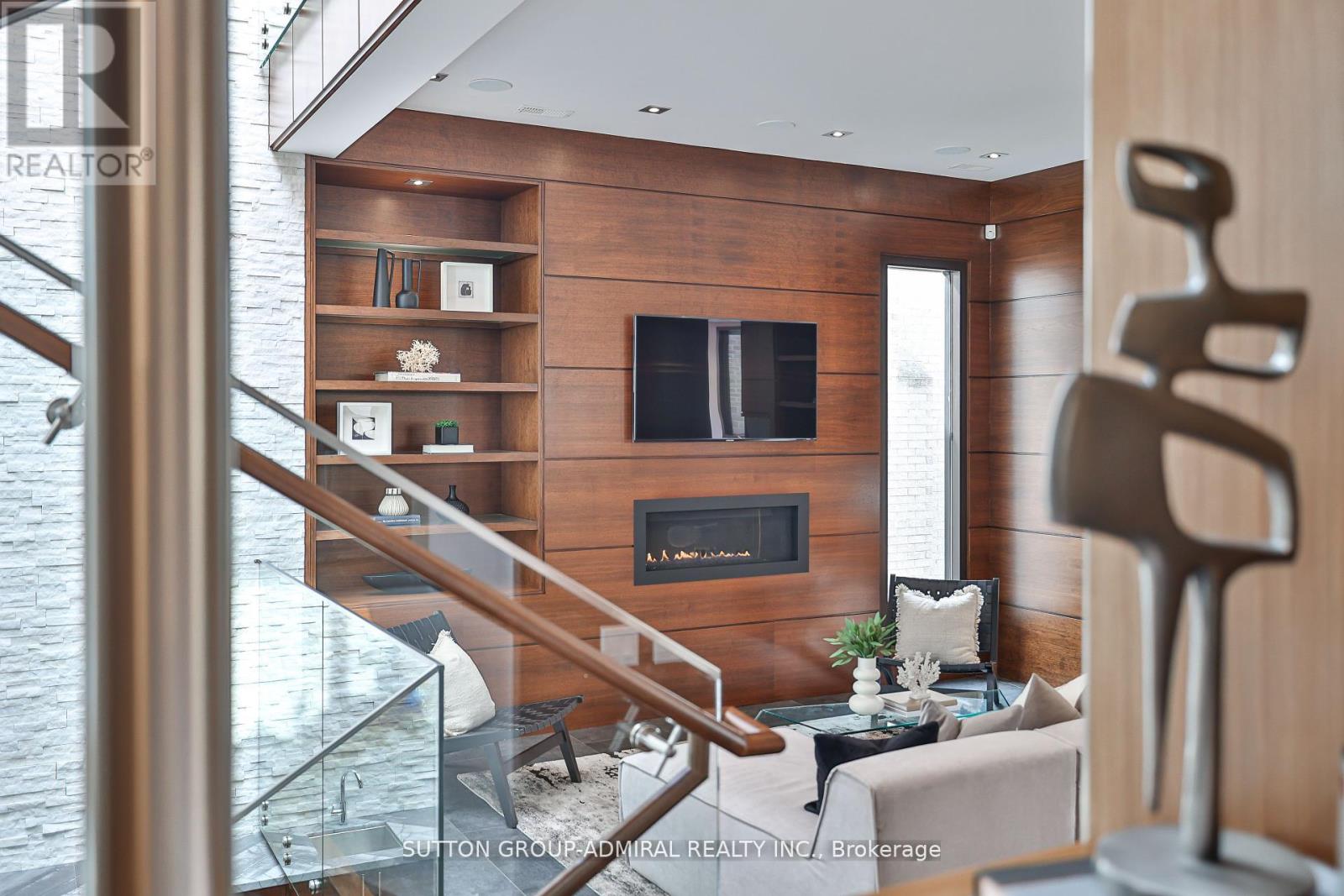 Photo 8 of 415 Douglas Avenue, Toronto ON