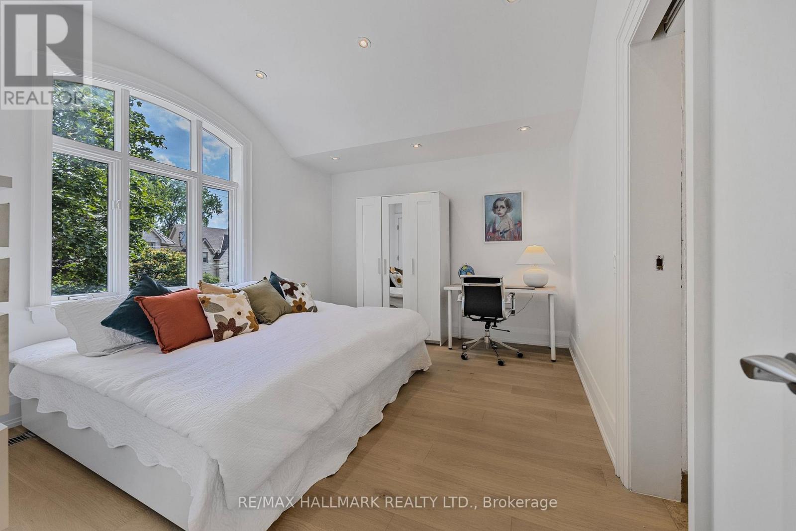 Photo 19 of 488 Brookdale Avenue, Toronto ON