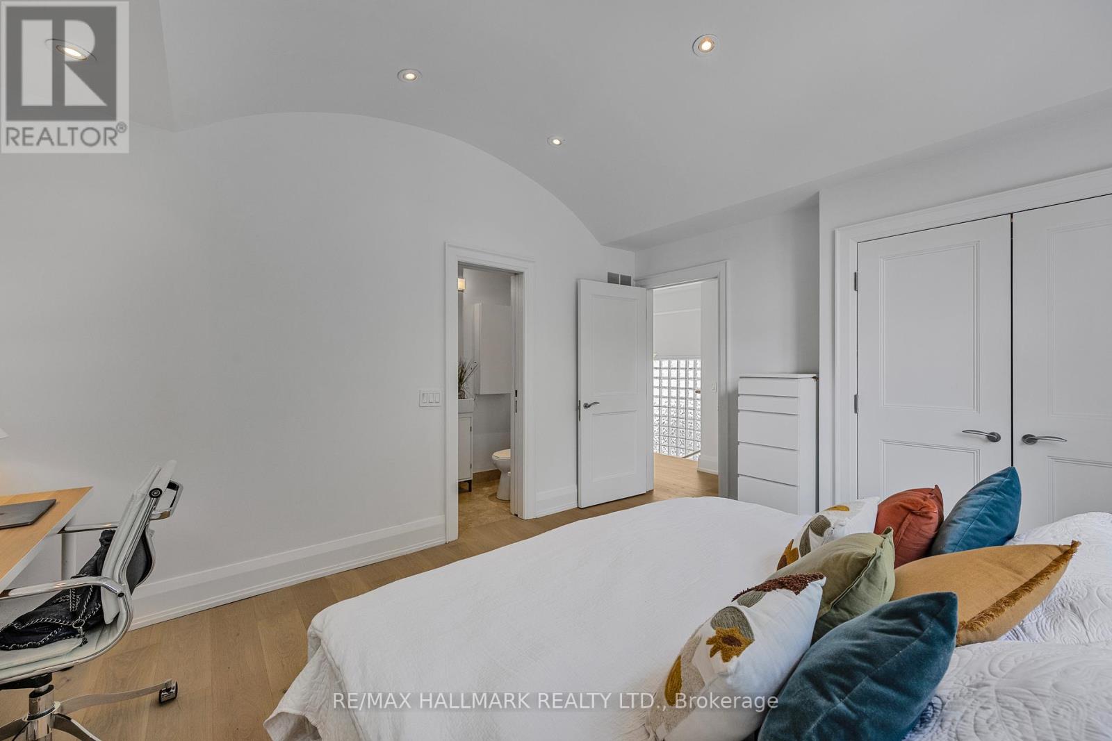 Photo 8 of 488 Brookdale Avenue, Toronto ON