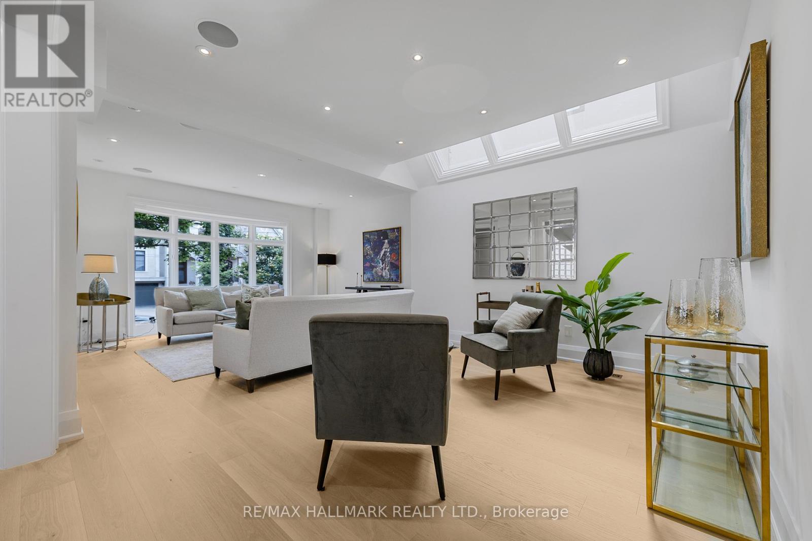 Photo 6 of 488 Brookdale Avenue, Toronto ON