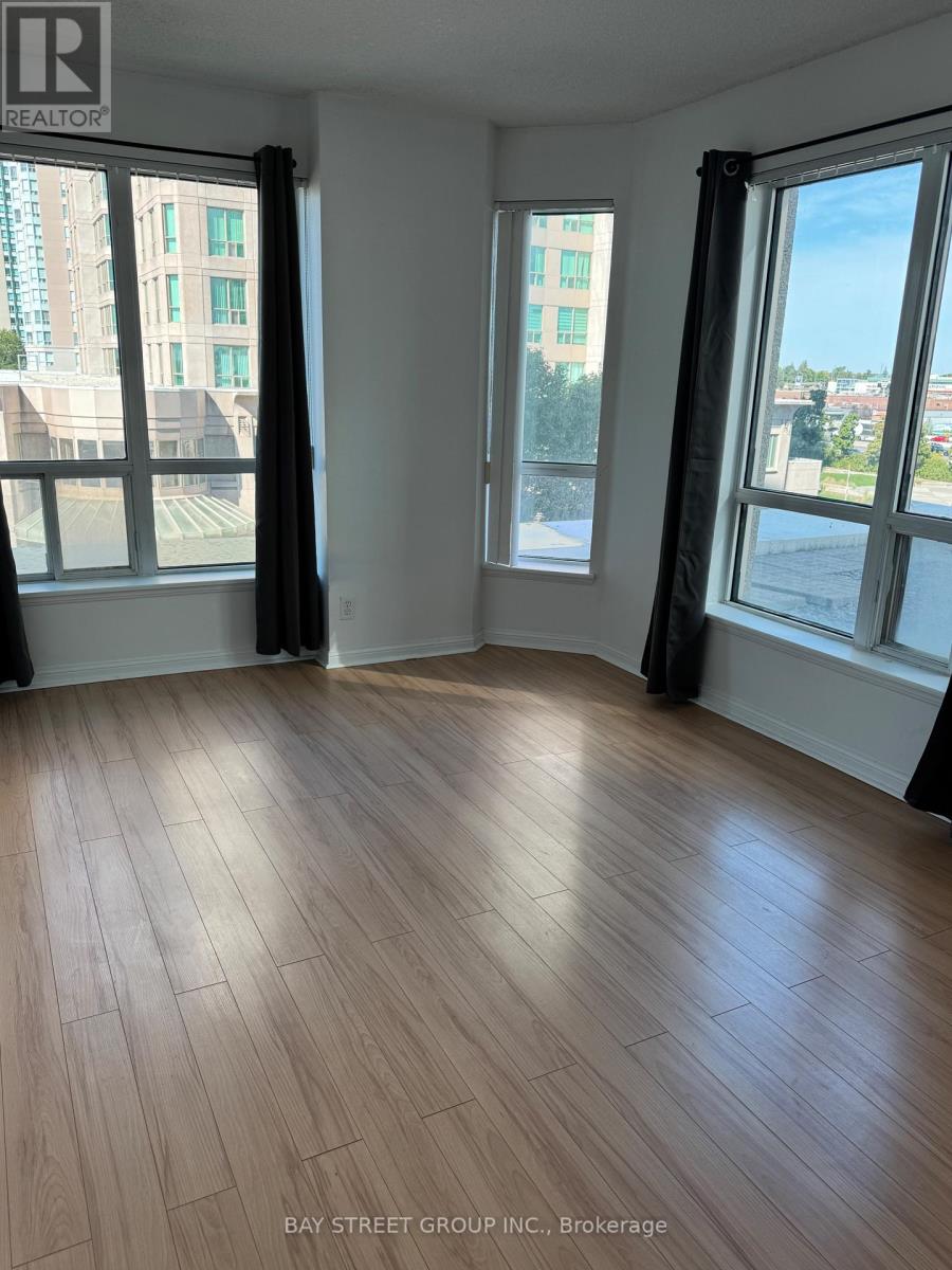 Photo 10 of 313 8 Lee Centre Drive, Toronto ON