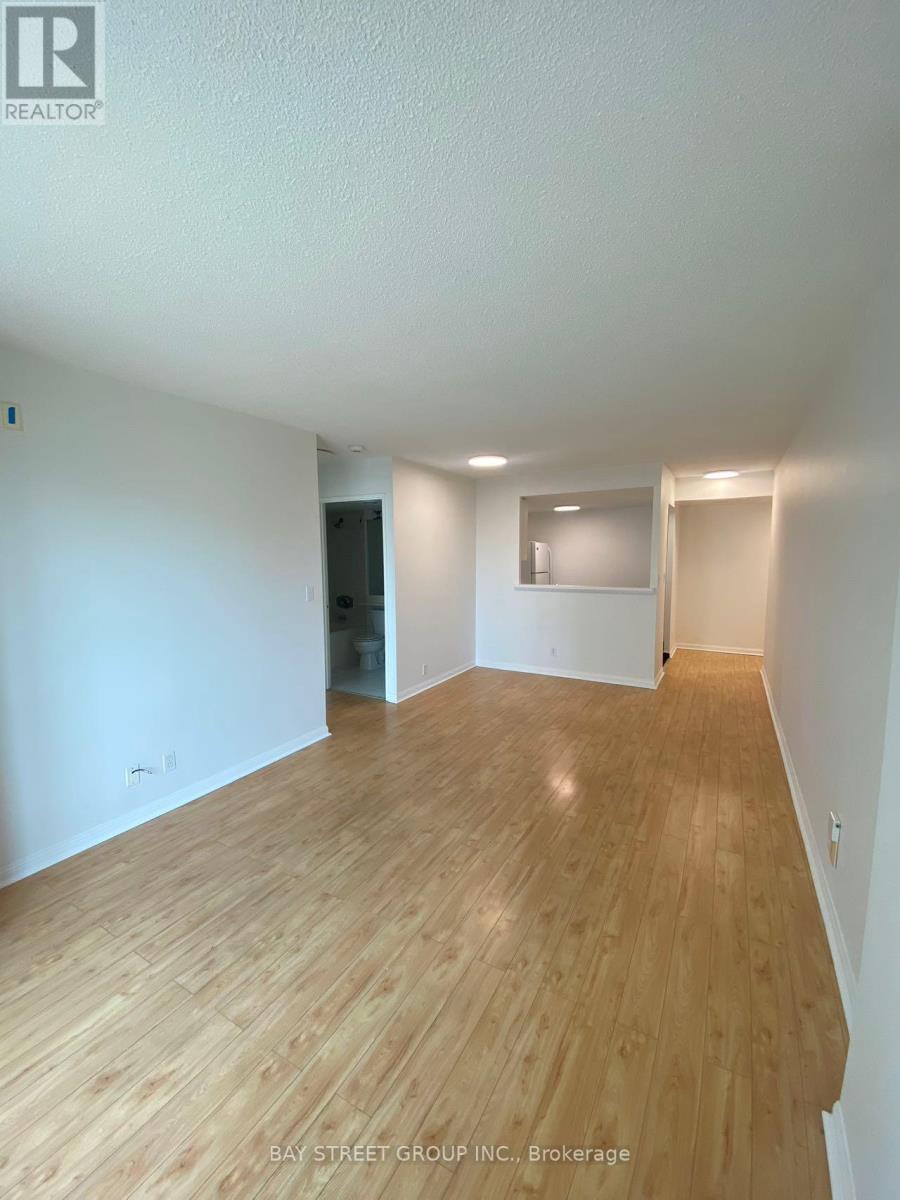 Photo 5 of 313 8 Lee Centre Drive, Toronto ON