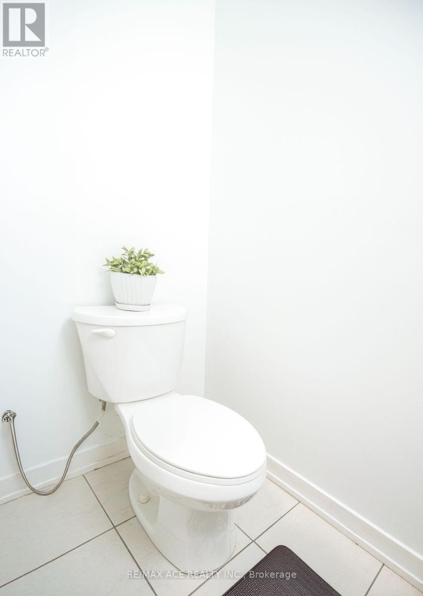 Photo 7 of 105 3686 St Clair Avenue E, Toronto ON