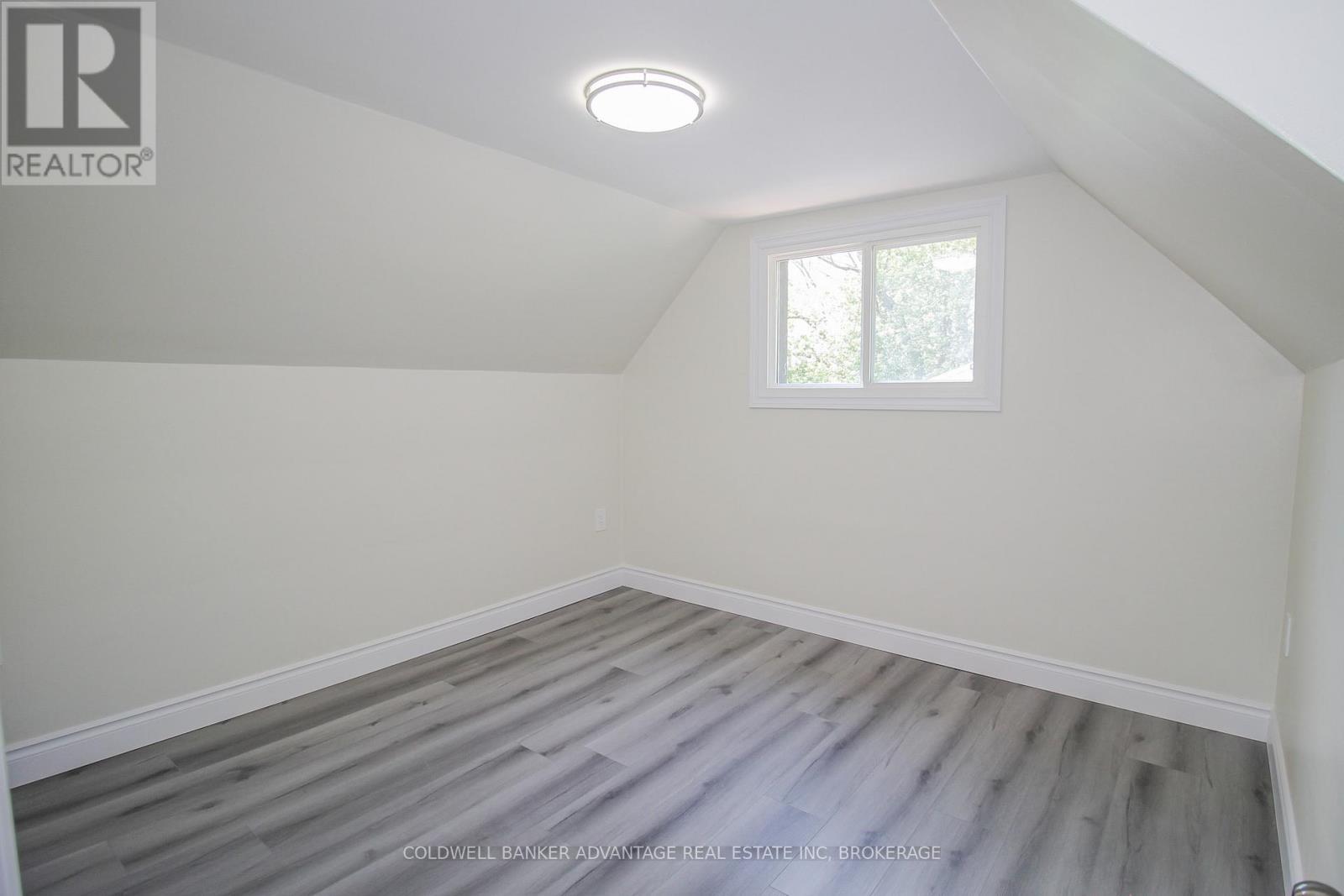 Photo 28 of 378 Thorold Road, Welland ON