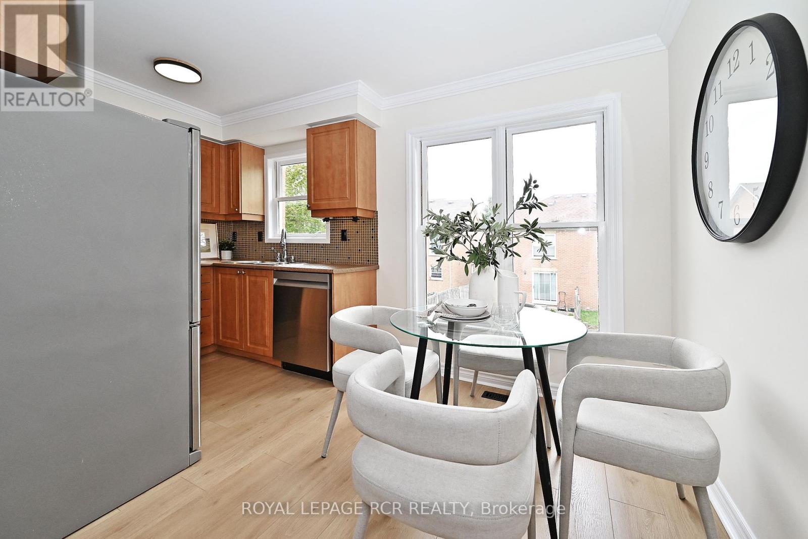 Photo 25 of 28 Wyatt Lane, Aurora ON