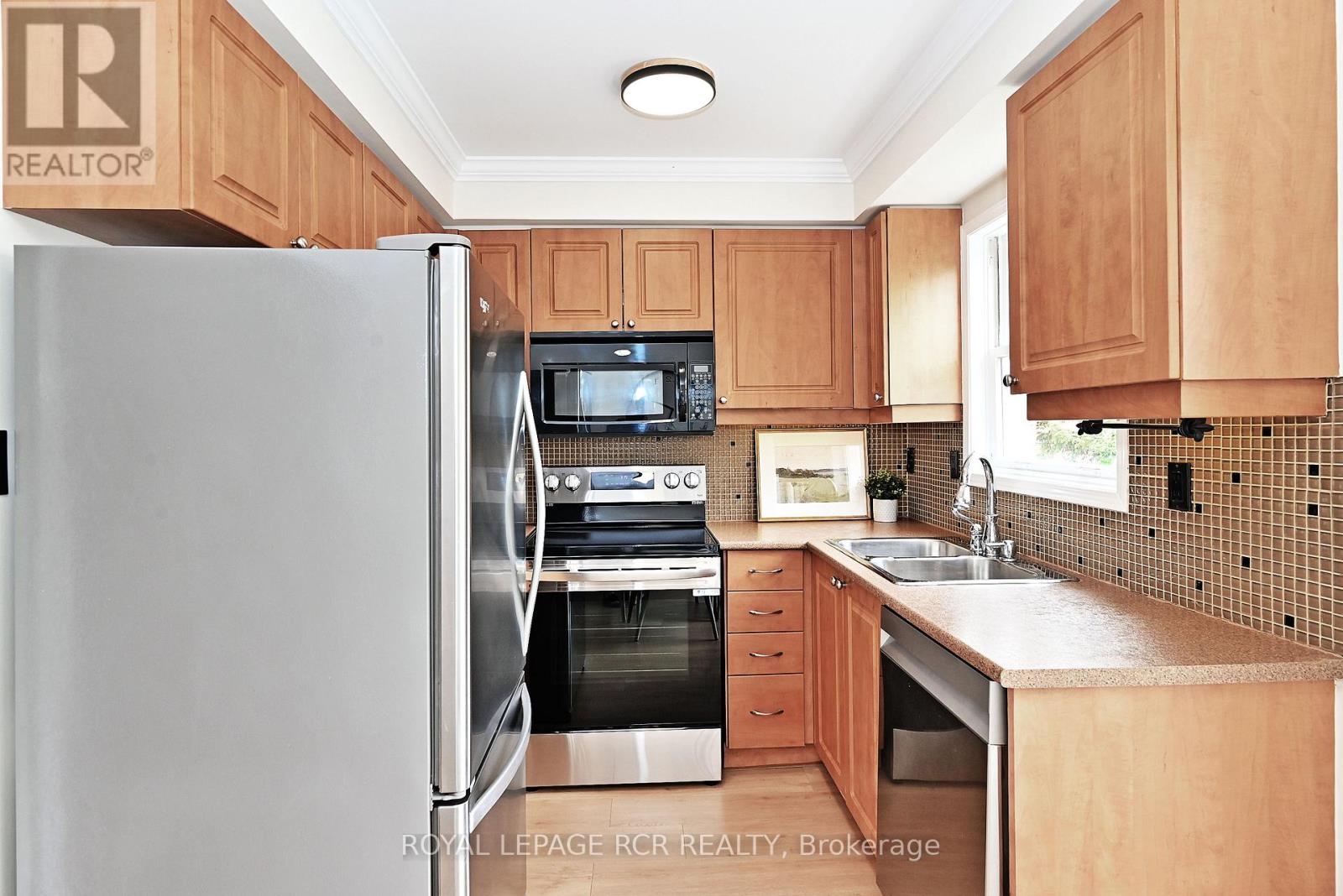 Photo 8 of 28 Wyatt Lane, Aurora ON