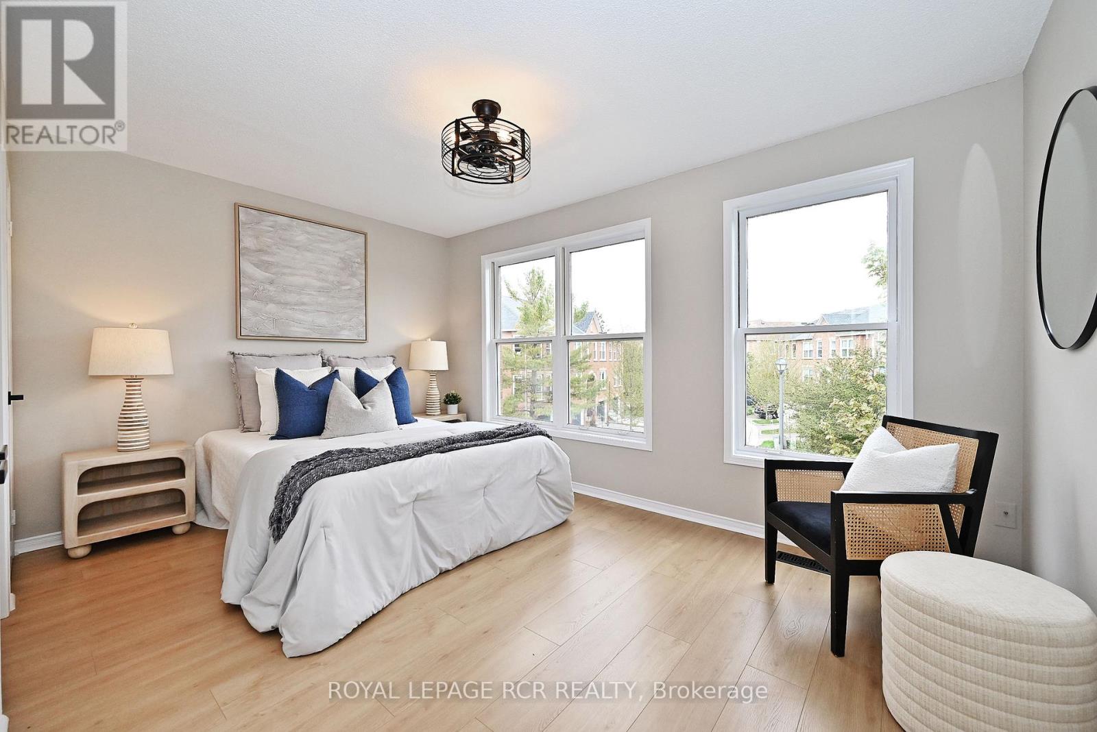 Photo 29 of 28 Wyatt Lane, Aurora ON