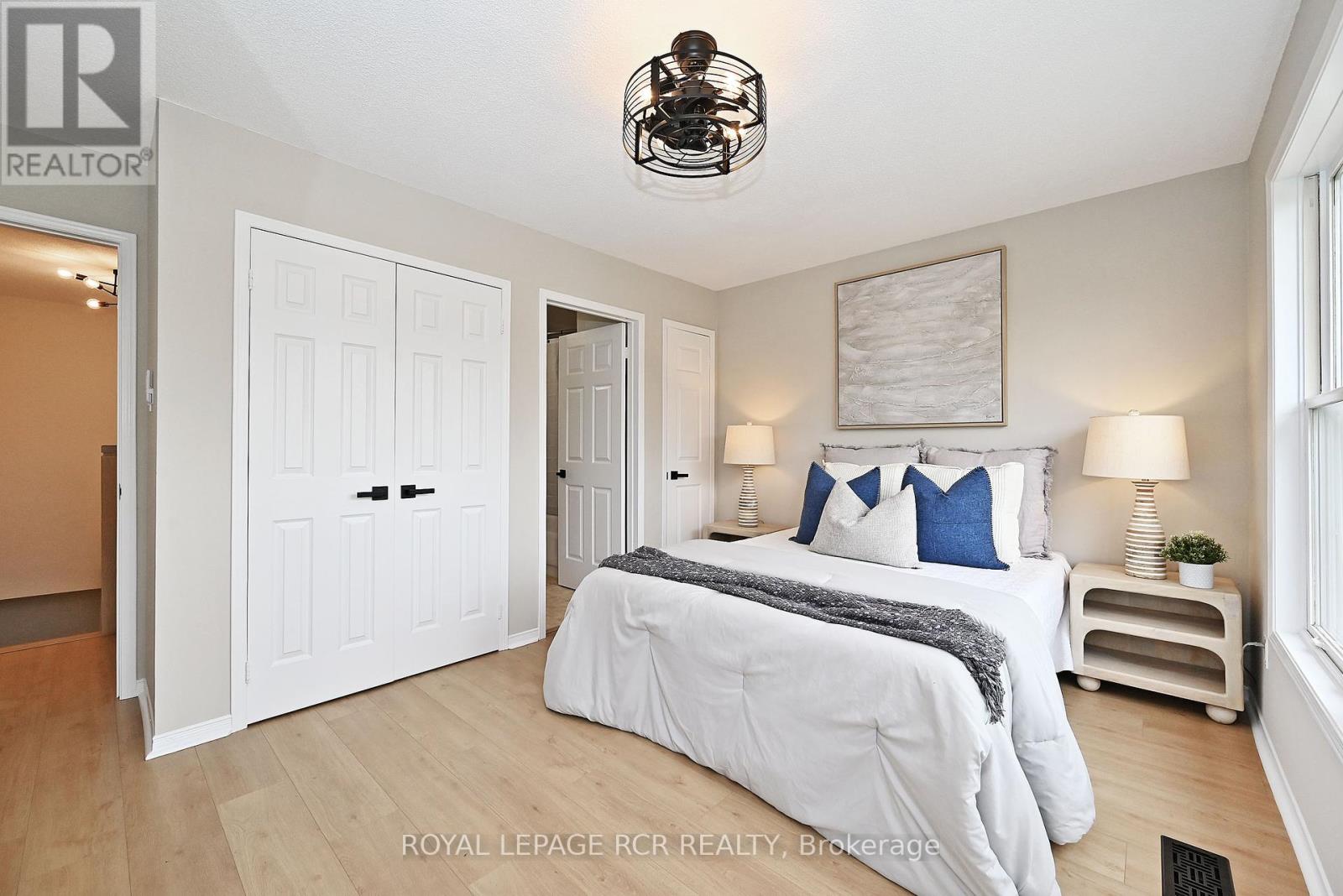 Photo 14 of 28 Wyatt Lane, Aurora ON