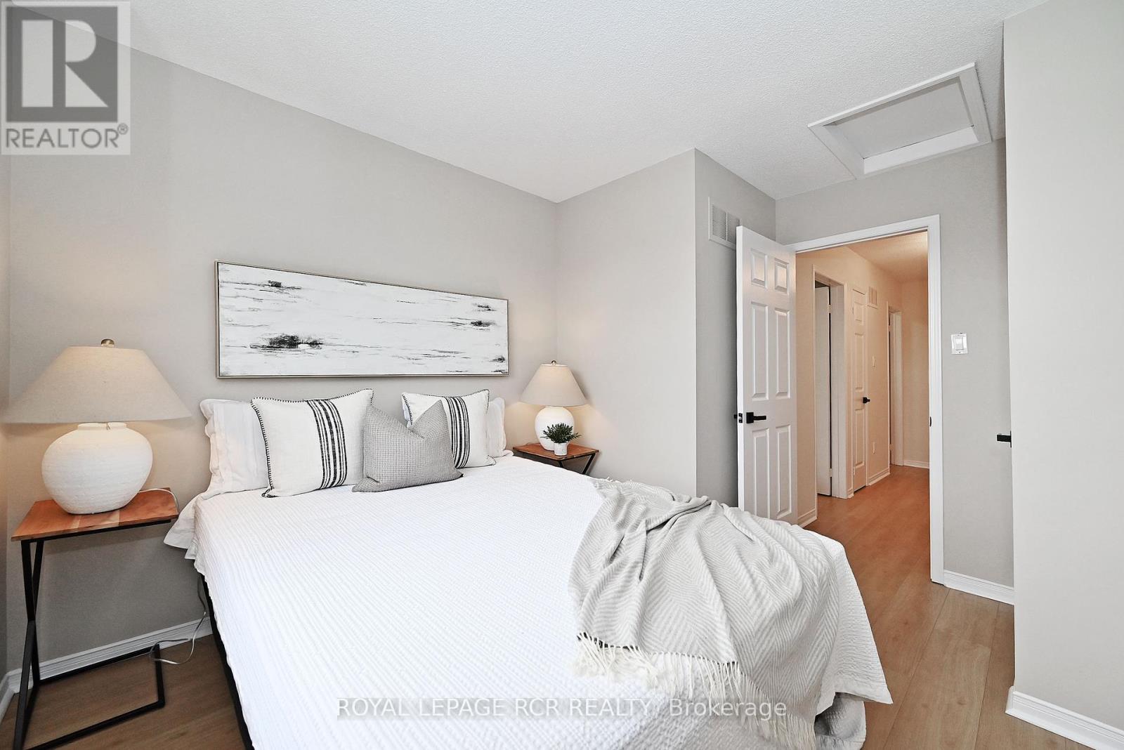Photo 35 of 28 Wyatt Lane, Aurora ON