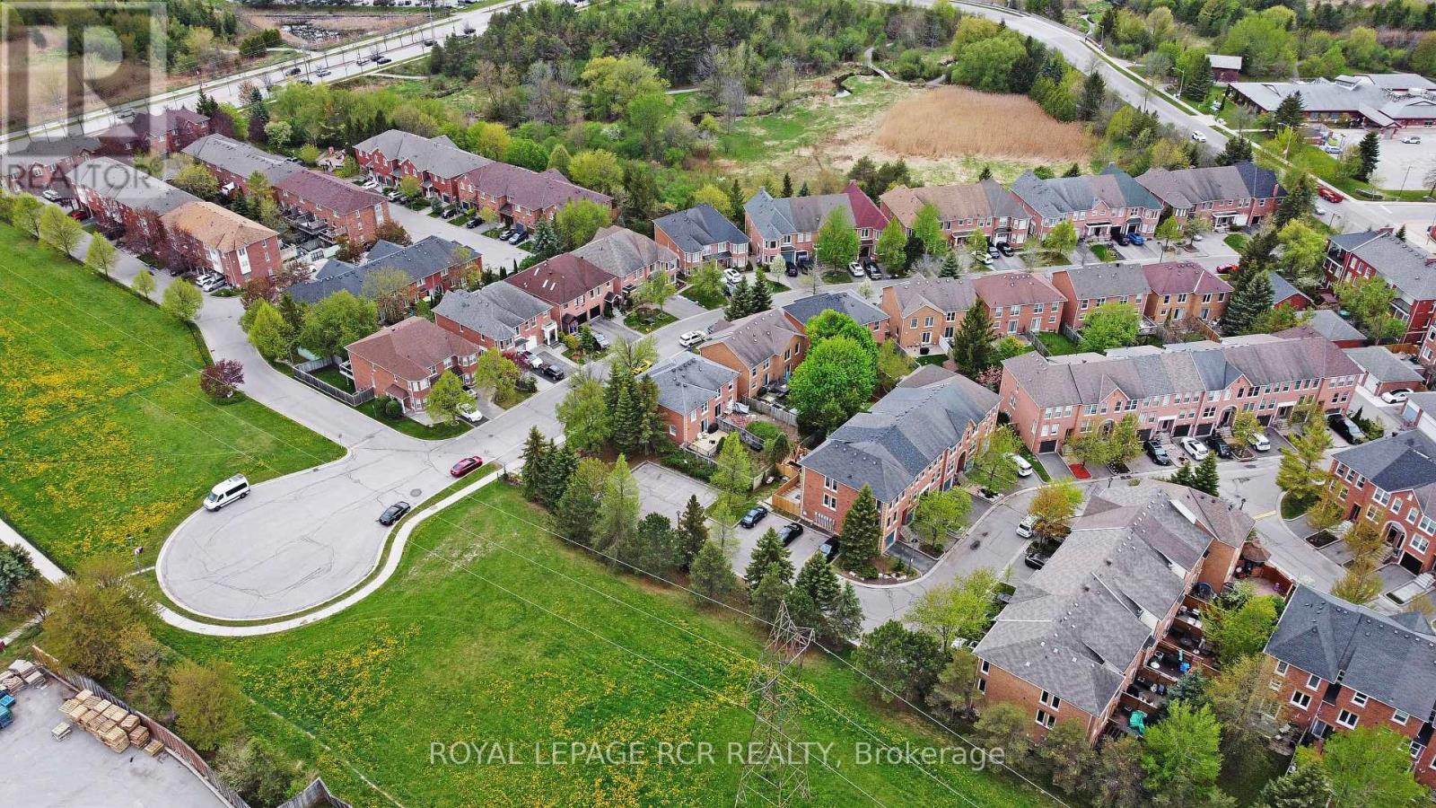 Photo 30 of 28 Wyatt Lane, Aurora ON