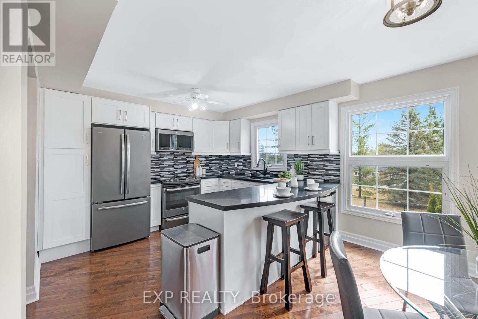 Photo 2 of 6 6 Adams Court, Uxbridge ON