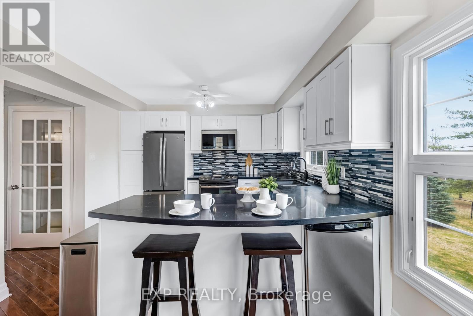 Photo 3 of 6 6 Adams Court, Uxbridge ON