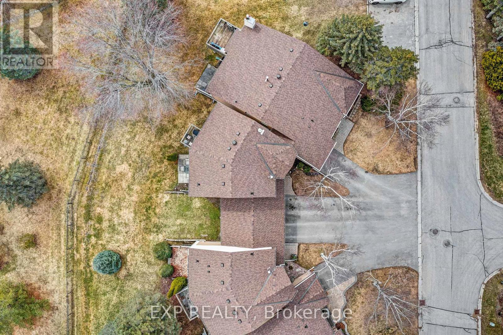 Photo 33 of 6 6 Adams Court, Uxbridge ON