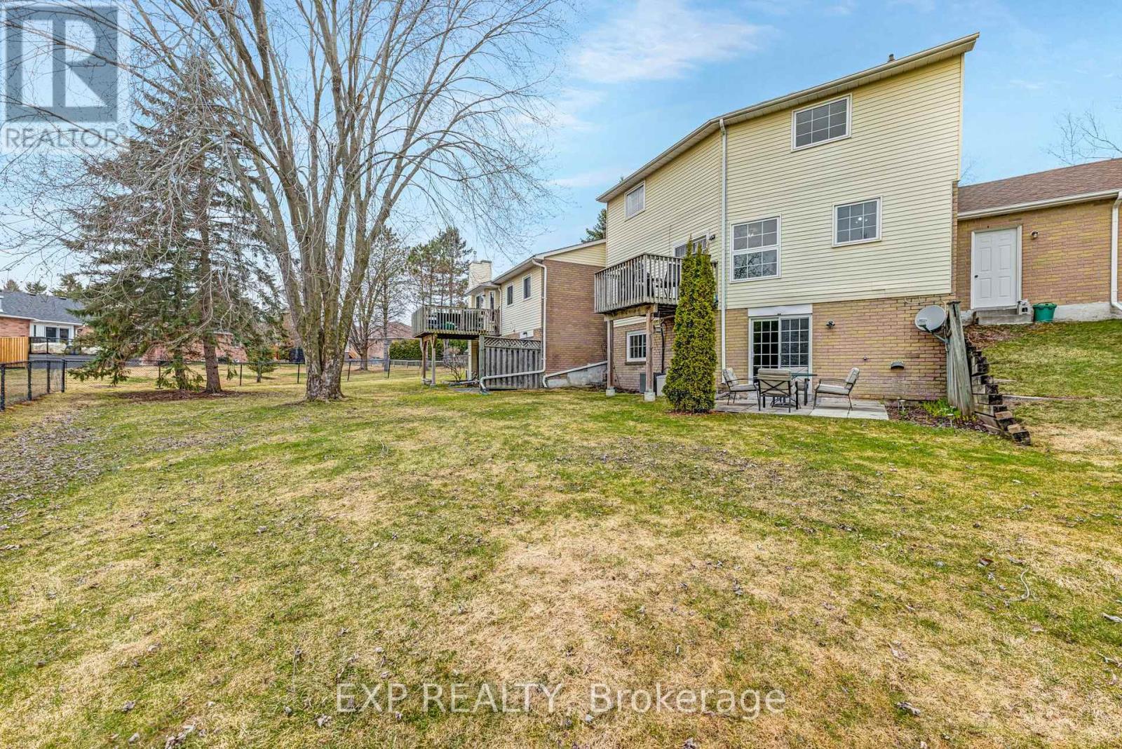 Photo 35 of 6 6 Adams Court, Uxbridge ON