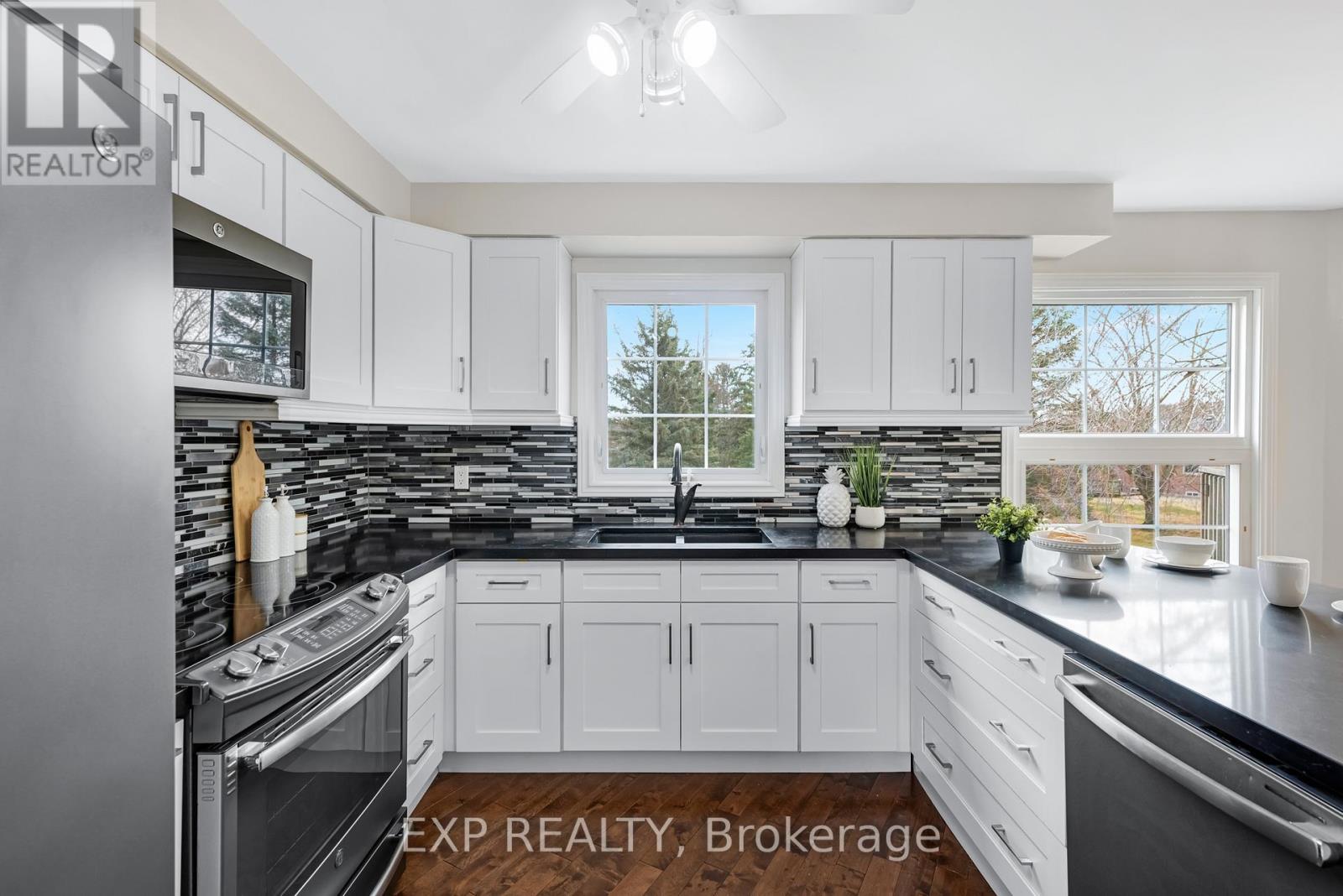 Photo 4 of 6 6 Adams Court, Uxbridge ON