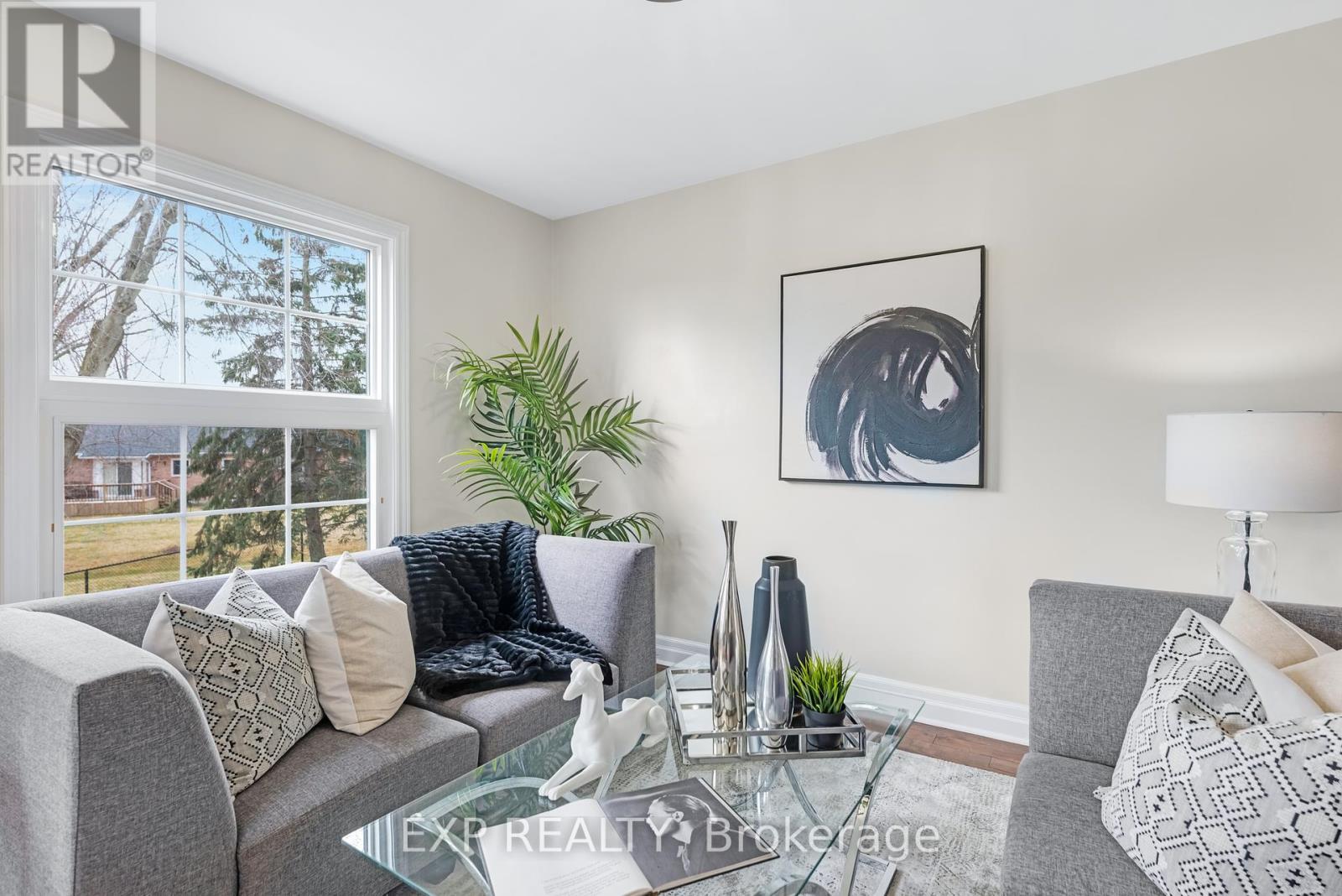 Photo 7 of 6 6 Adams Court, Uxbridge ON
