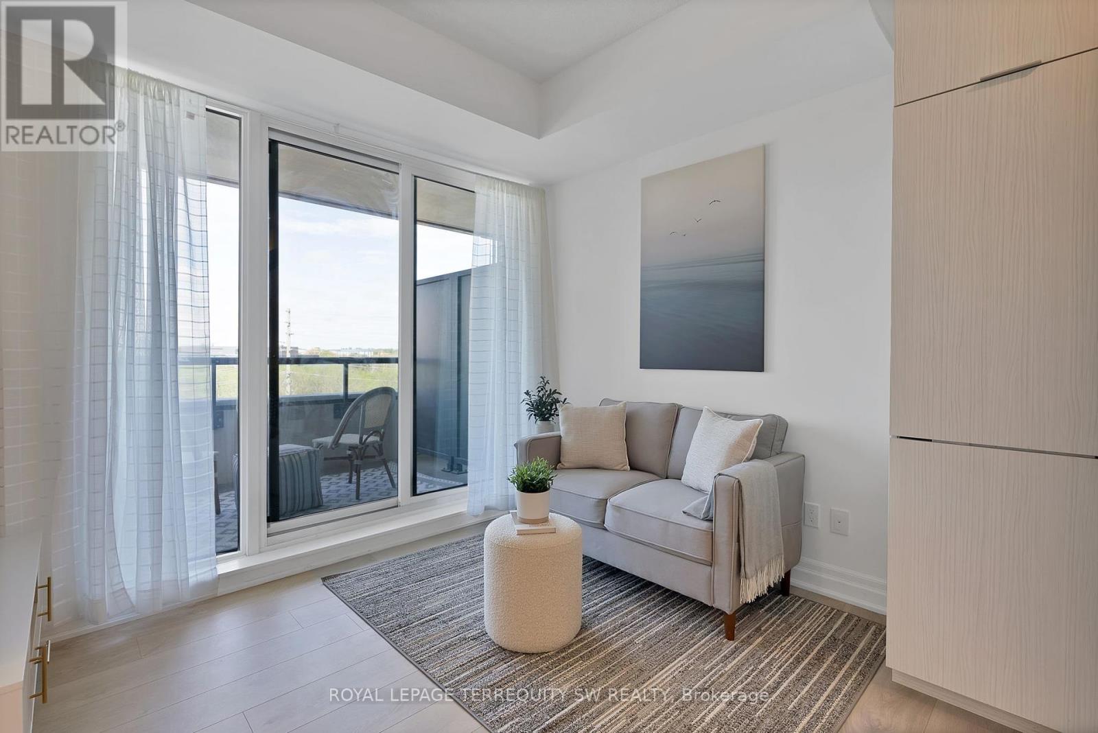Photo 11 of 616 10 Rouge Valley Drive W, Markham ON