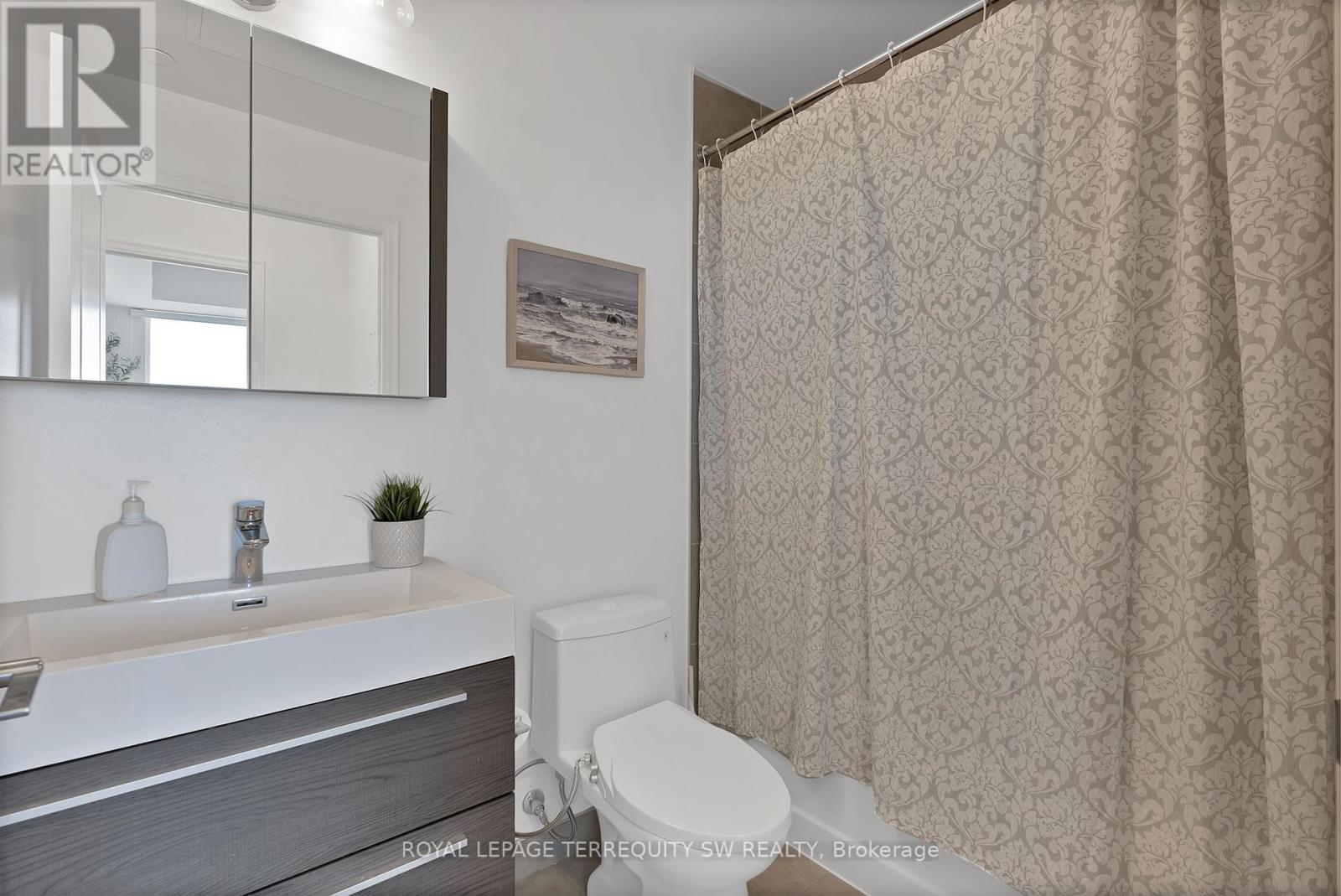 Photo 15 of 616 10 Rouge Valley Drive W, Markham ON