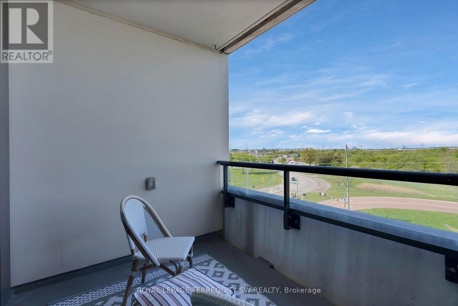 Photo 18 of 616 10 Rouge Valley Drive W, Markham ON