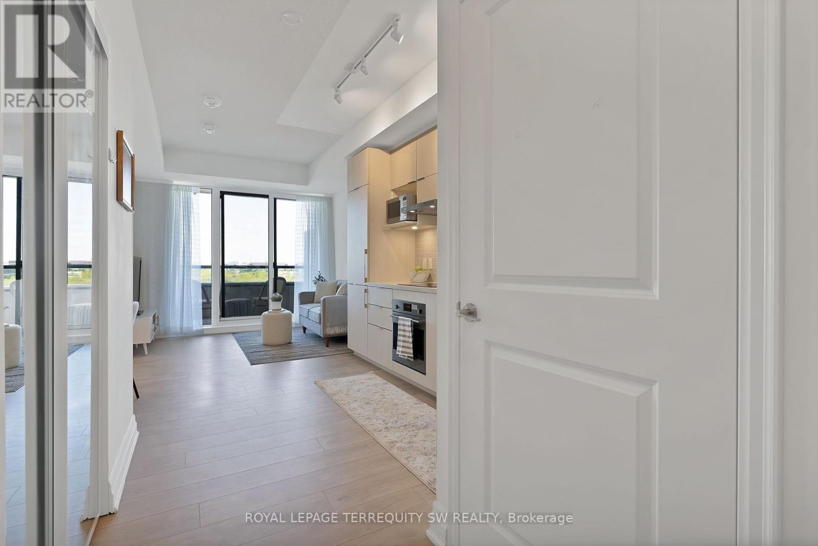 Photo 2 of 616 10 Rouge Valley Drive W, Markham ON
